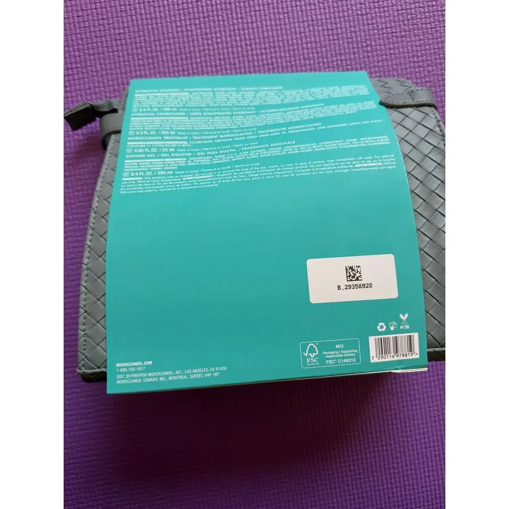 New $102 Moroccanoil Holiday 2025 Hydration Hair Set with Bag Shampoo Treatment
